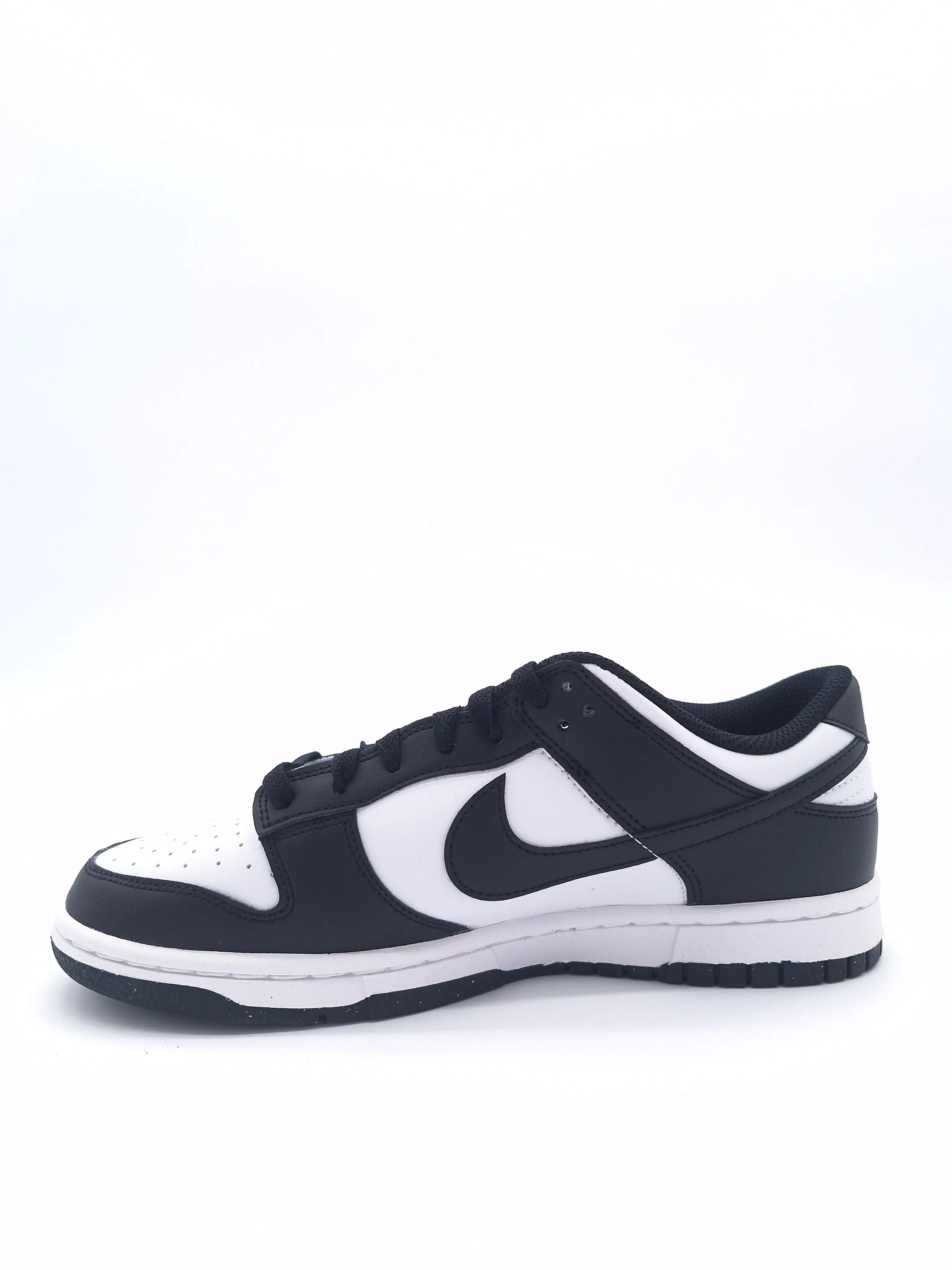 NIKE - Baskets noires et blanches - DUNK LOW NEXT NATURE - Pointure 41 Nike